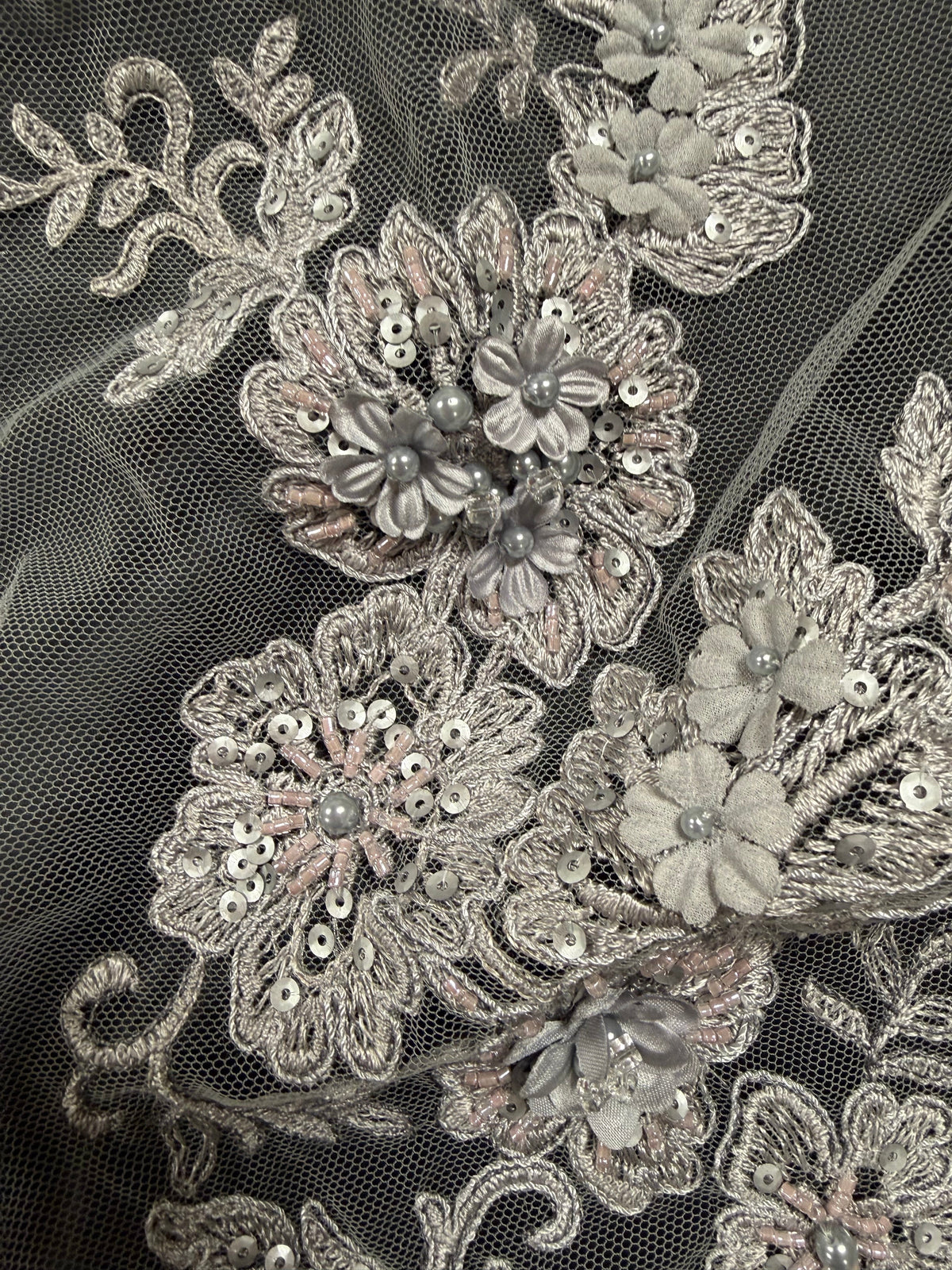 Tulle gris foncé brodé de perles en 3D - EB1030