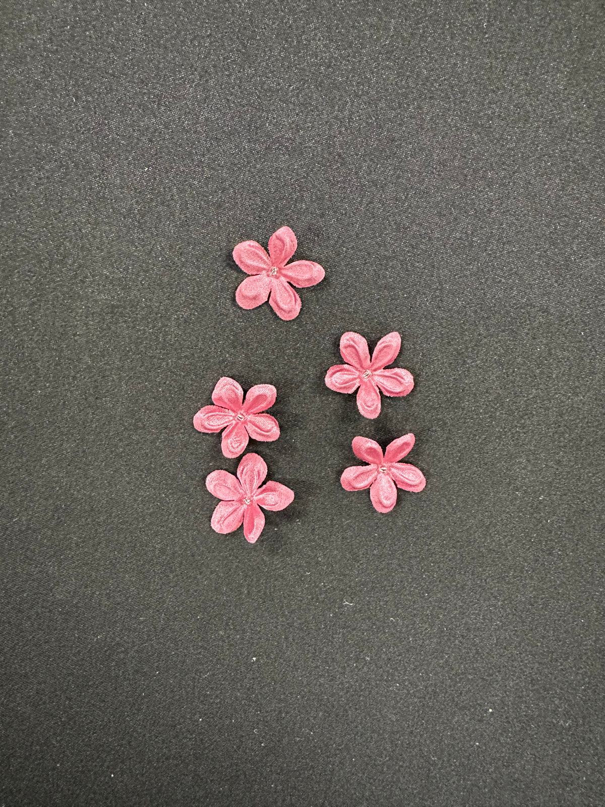 Fleurs en satin rose - M13 (Sachet de 144)