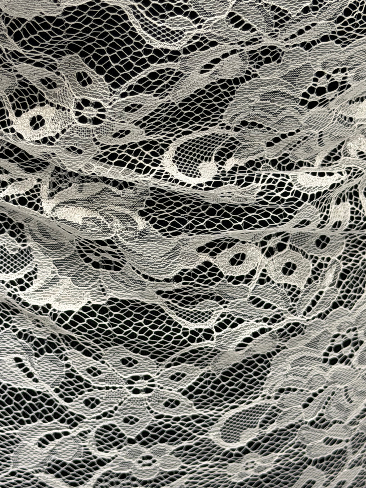 Dentelle Raschel ivoire - P222