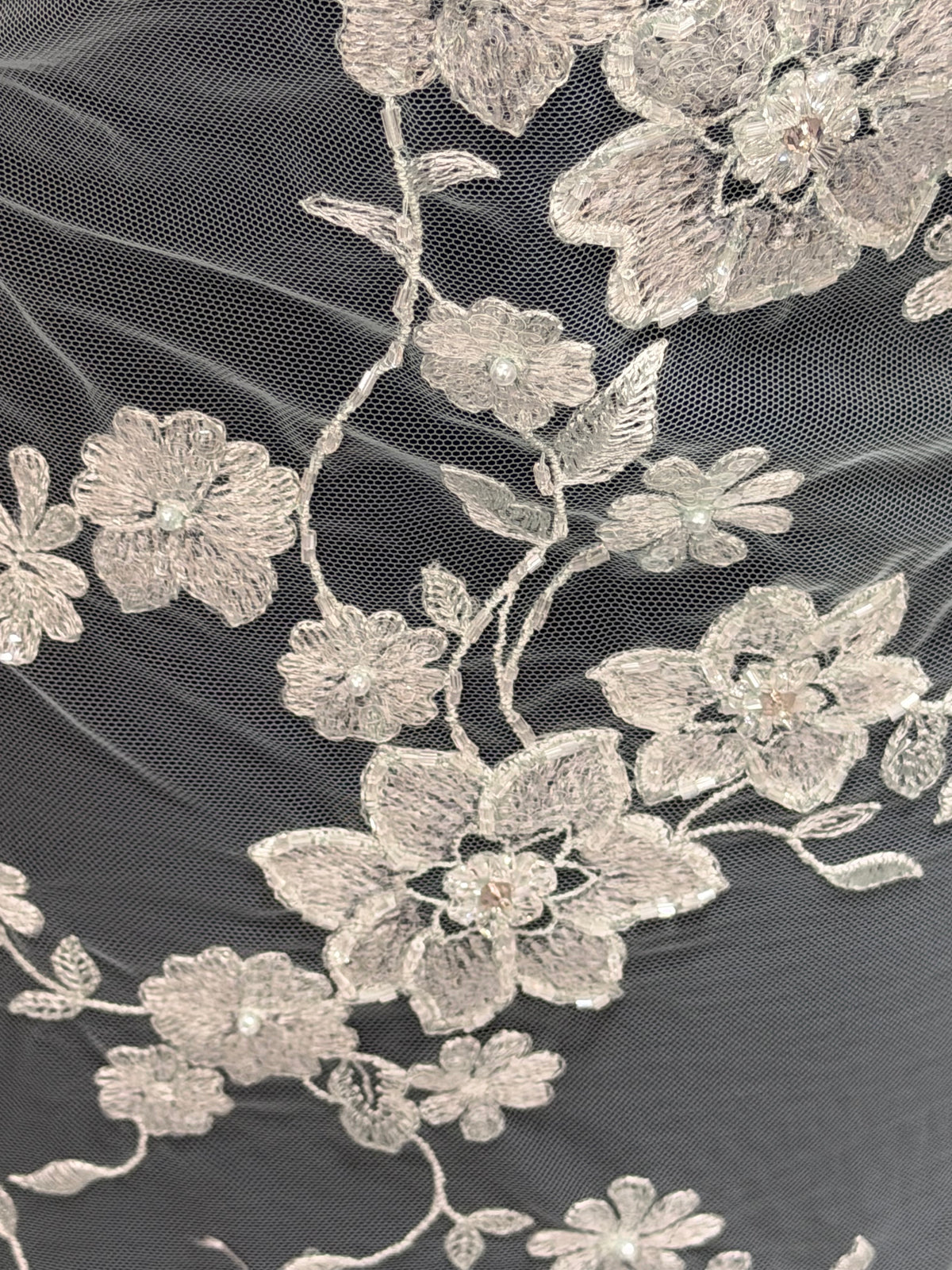 Tulle vert clair brodé de perles - EB1090