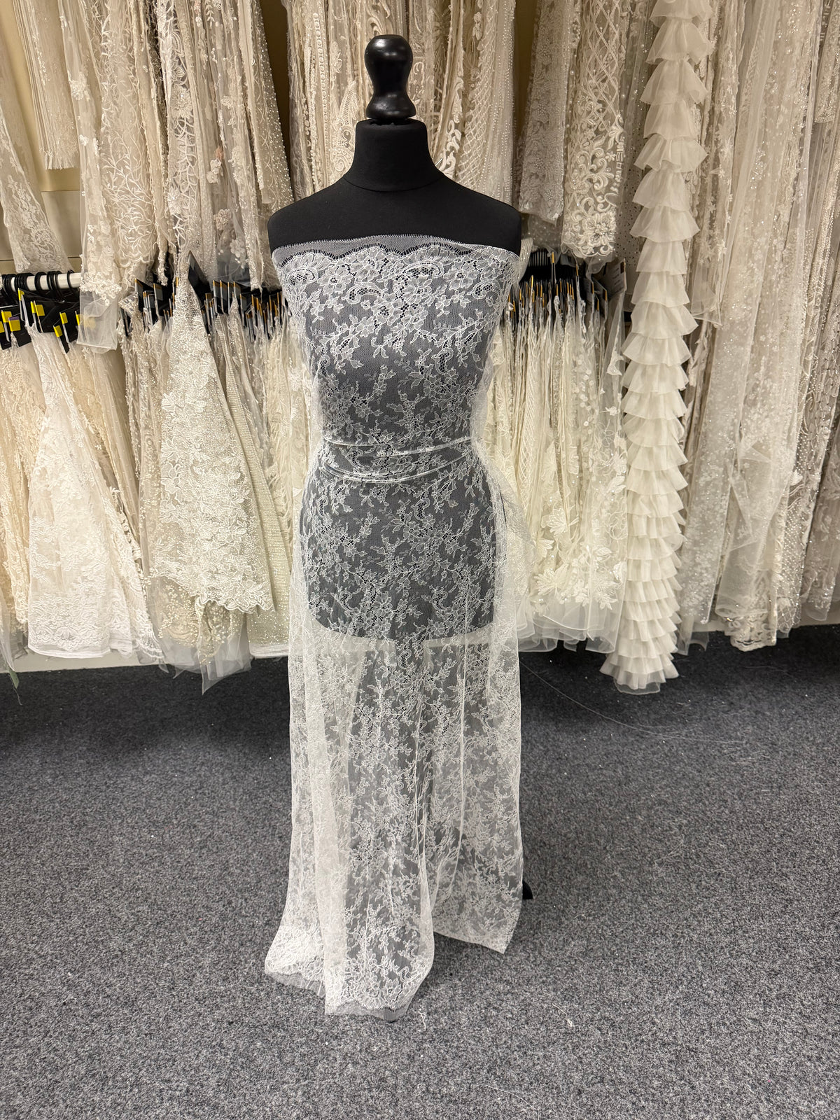 Dentelle Chantilly ivoire - Diallo