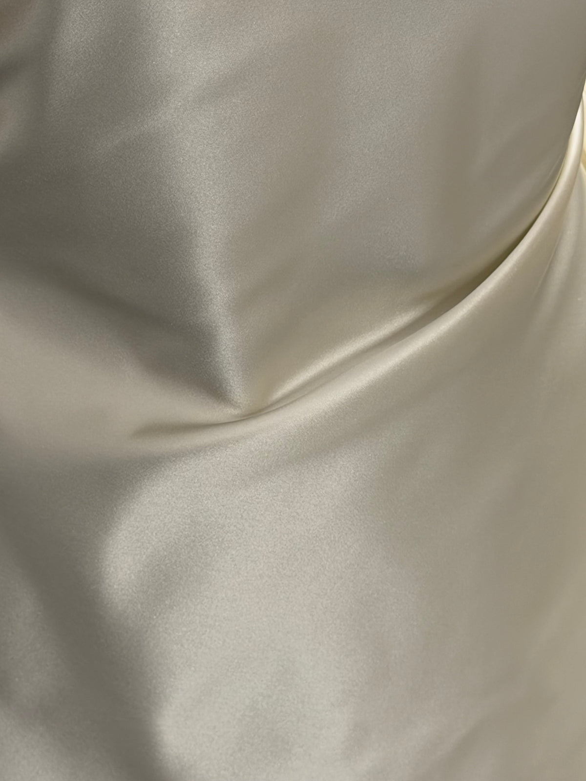 Satin duchesse de soie ivoire pâle - P755