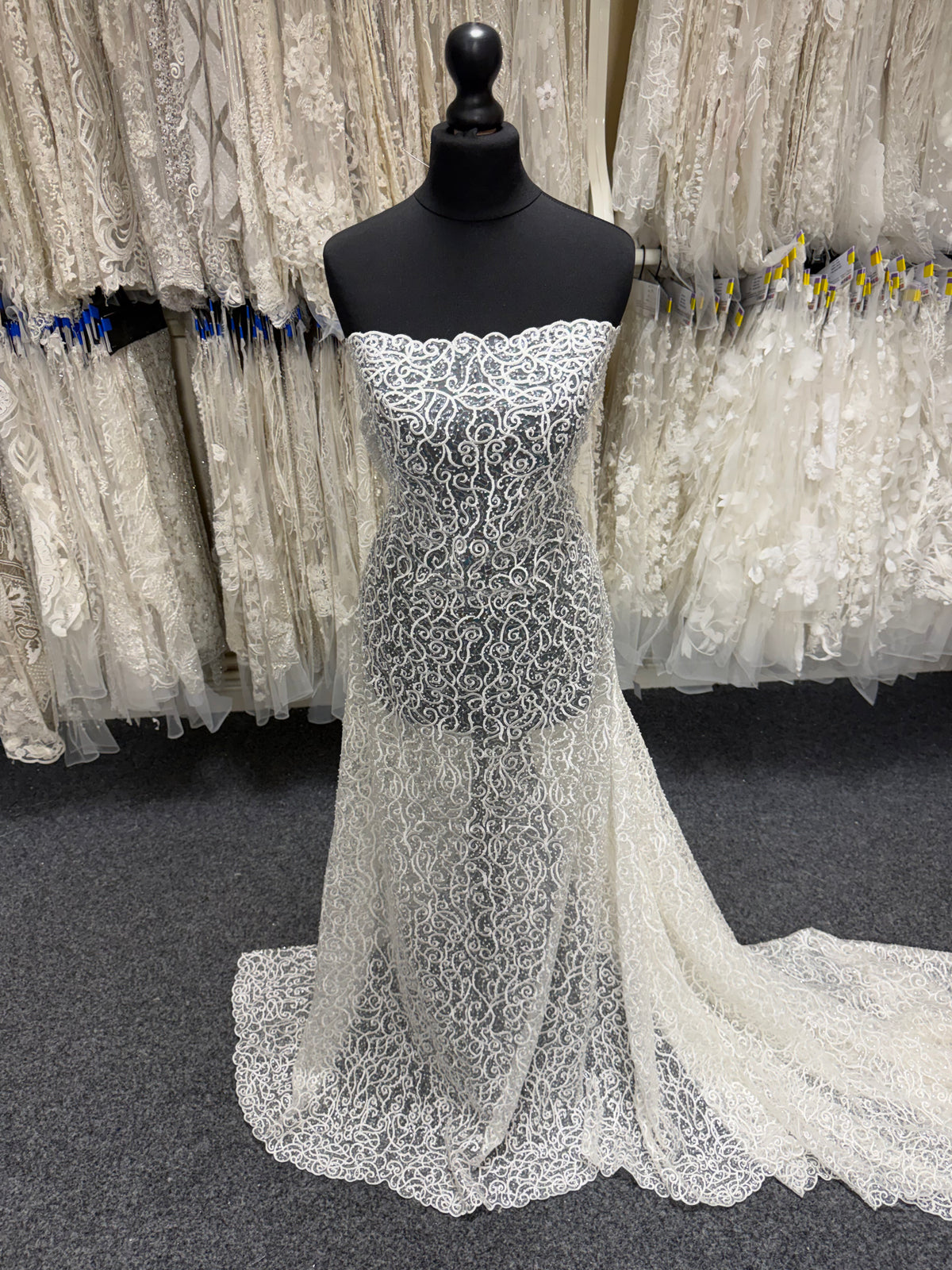 Tulle brodé de perles ivoire - EB1025
