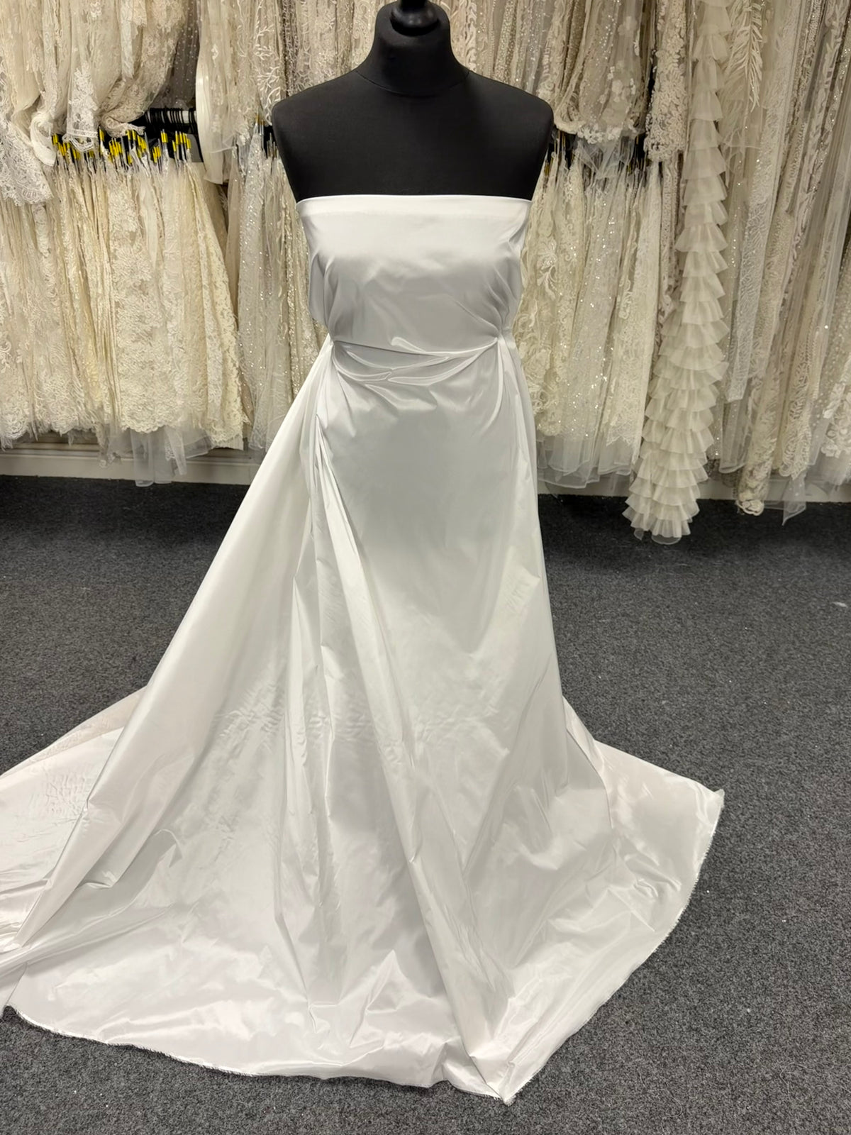 Taffetas de polyester ivoire pâle - P599