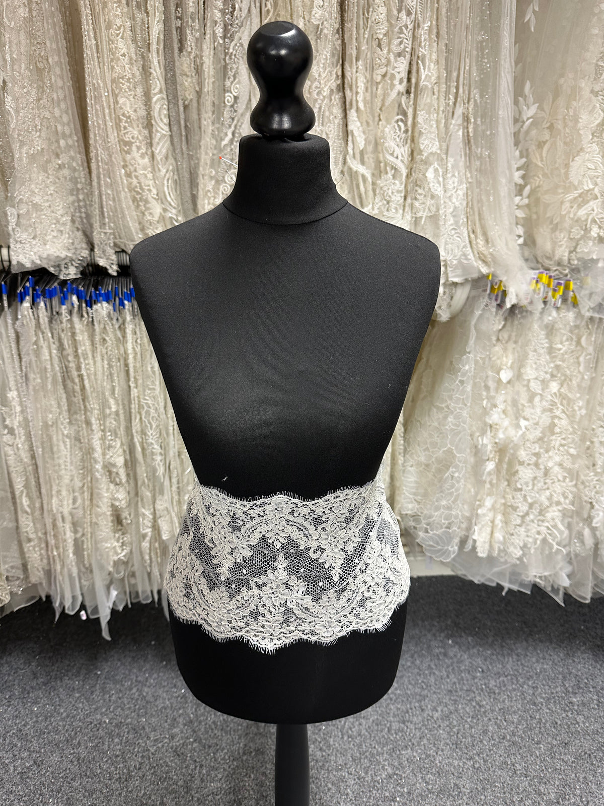 Garniture en cordon ivoire - T495