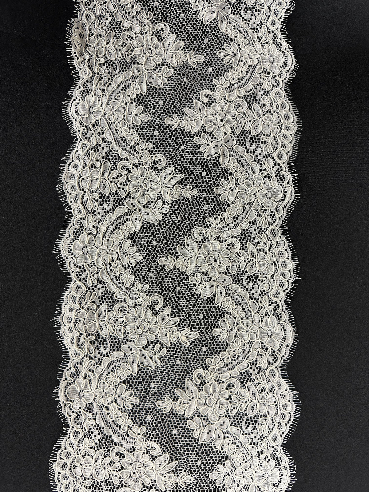 Garniture en cordon ivoire - T495