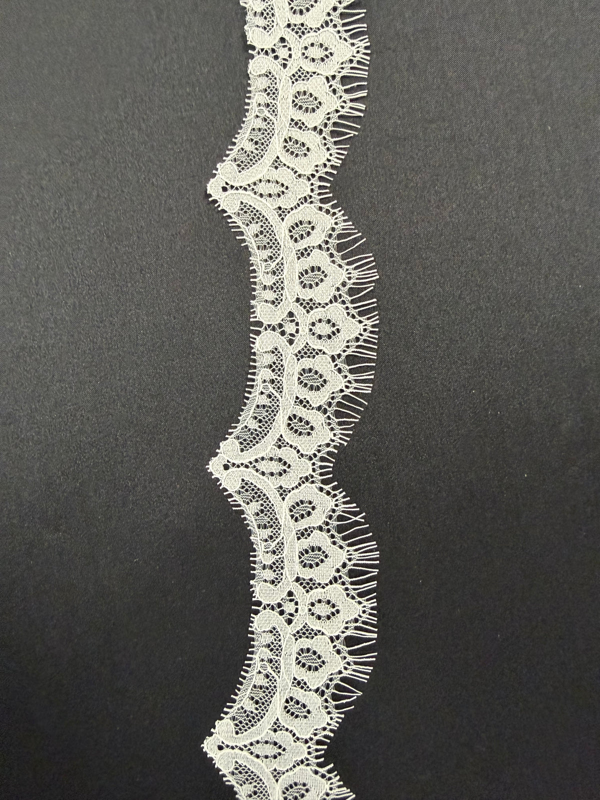 Bordure en dentelle ivoire - T574