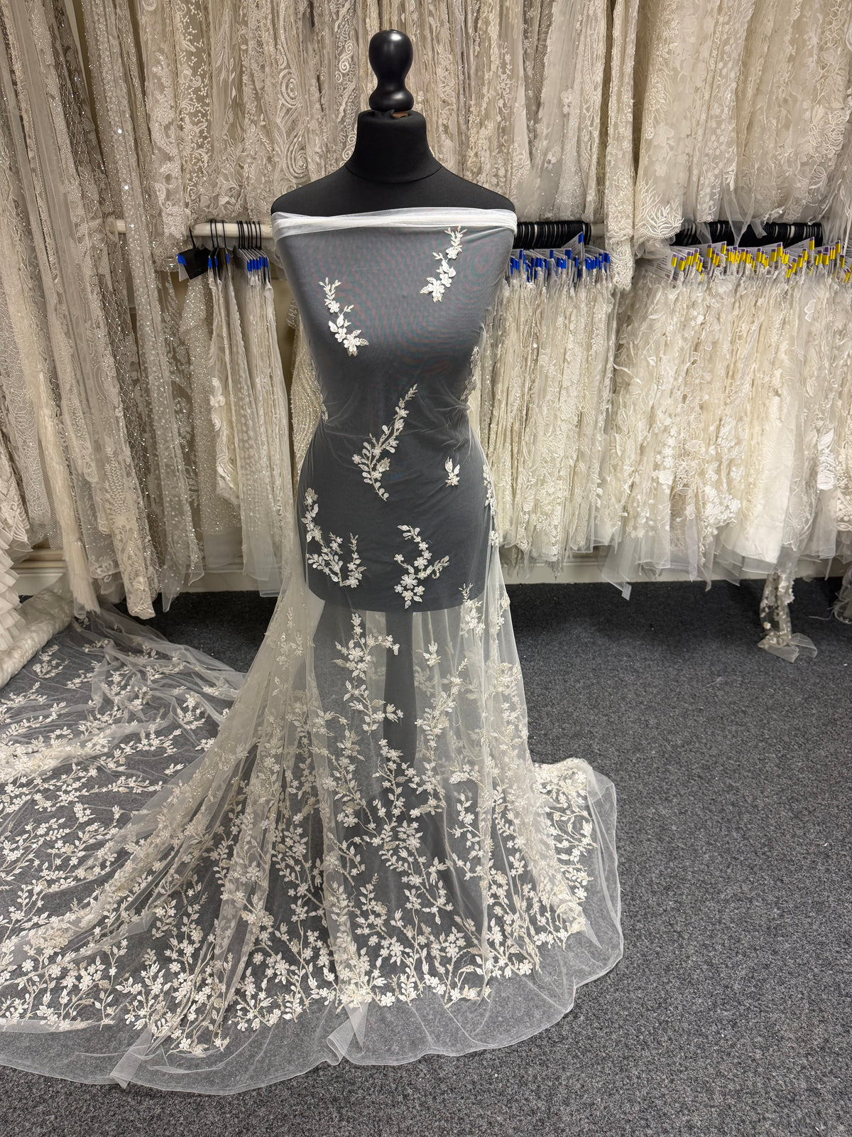Tulle brodé de perles champagne/argent - EB1073