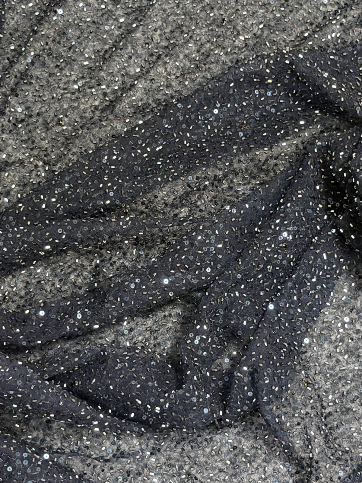 Tulle brodé de perles bleu marine - EB1012