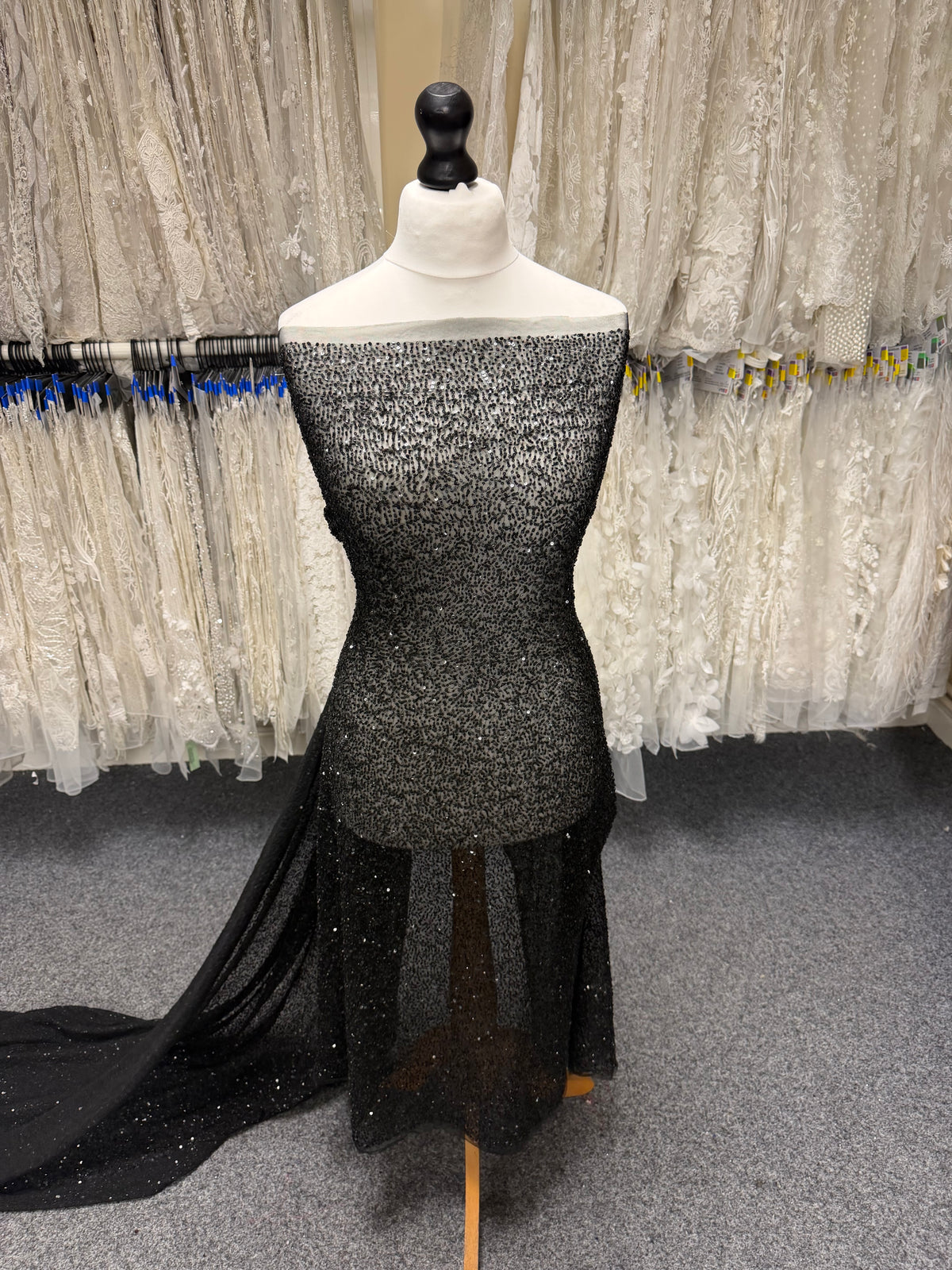 Tulle noir brodé de perles - EB1012