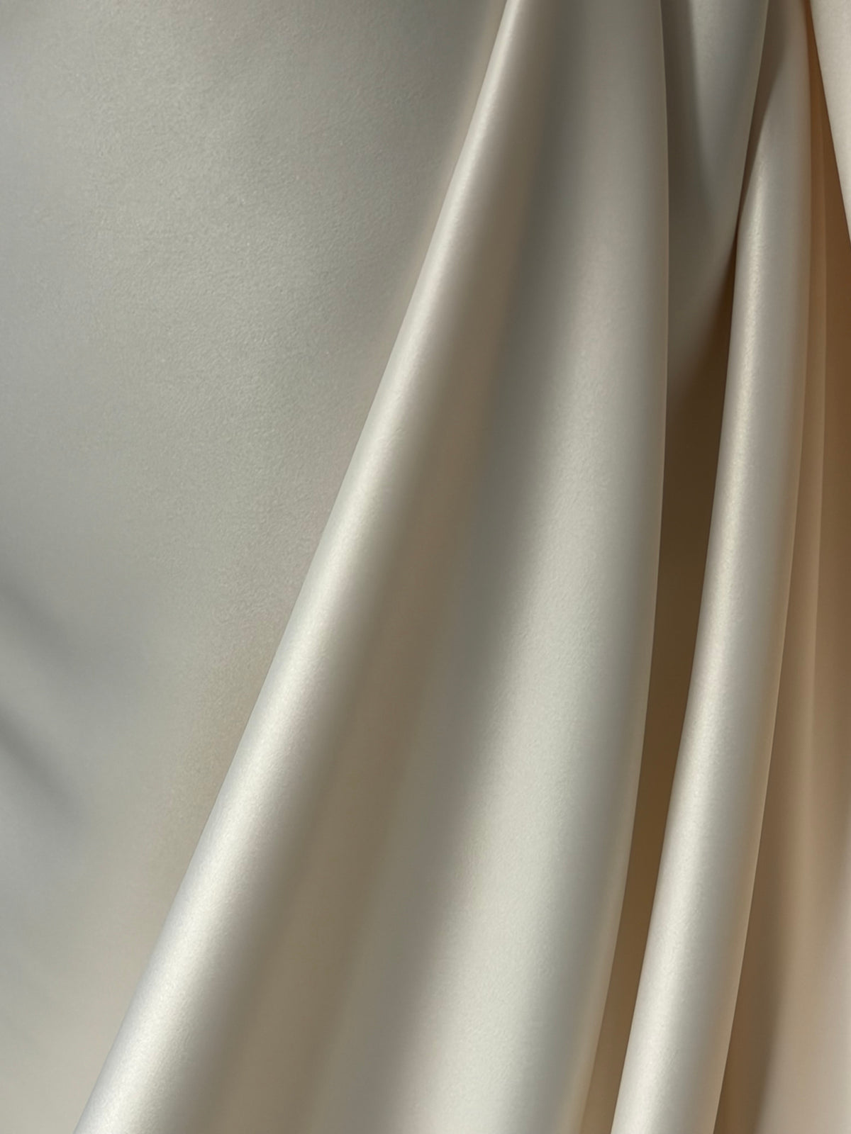 Champagne Satin Duchesse - P47