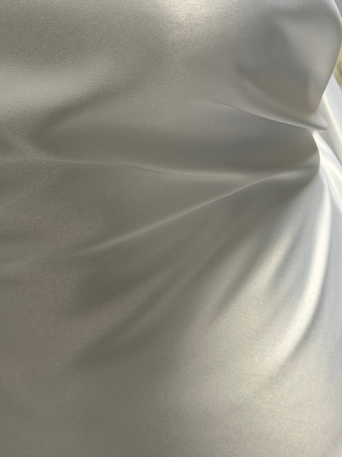 Satin duchesse léger en polyester blanc - P44