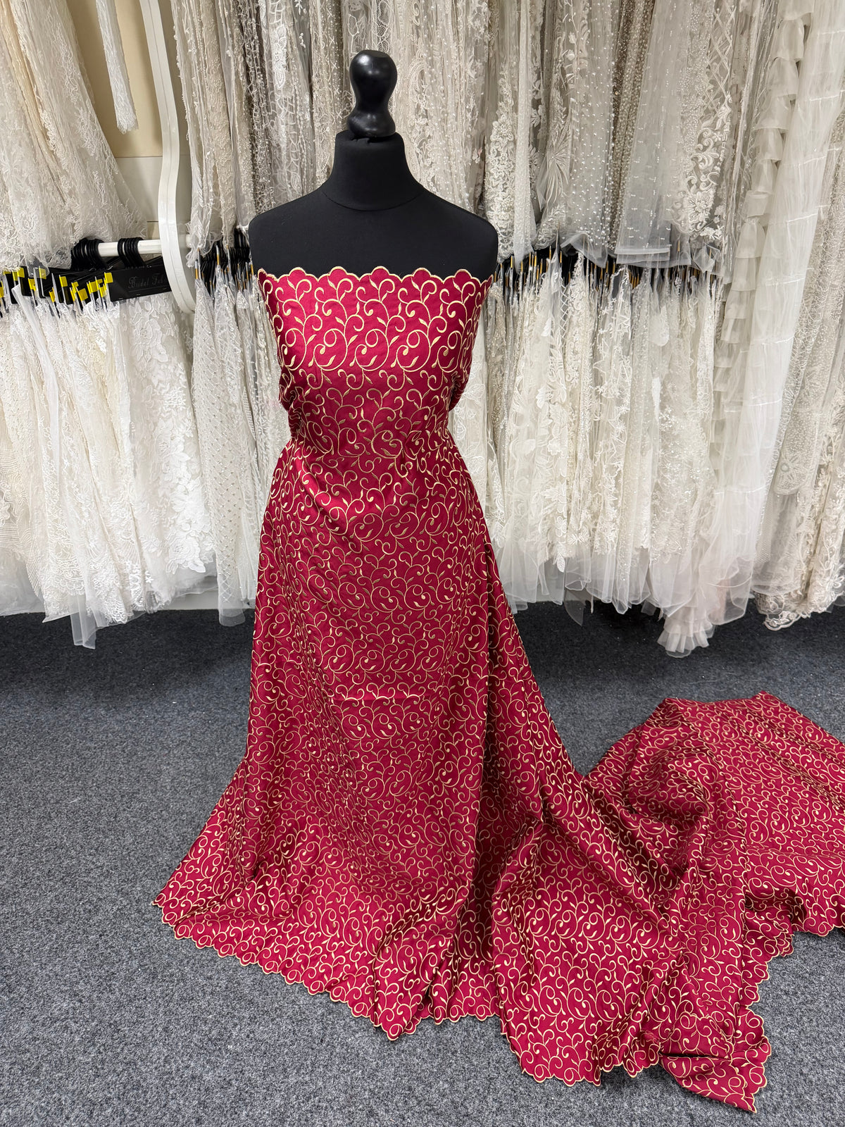 Satin Duchesse Brodé Or Foncé/Vin Clair - P476