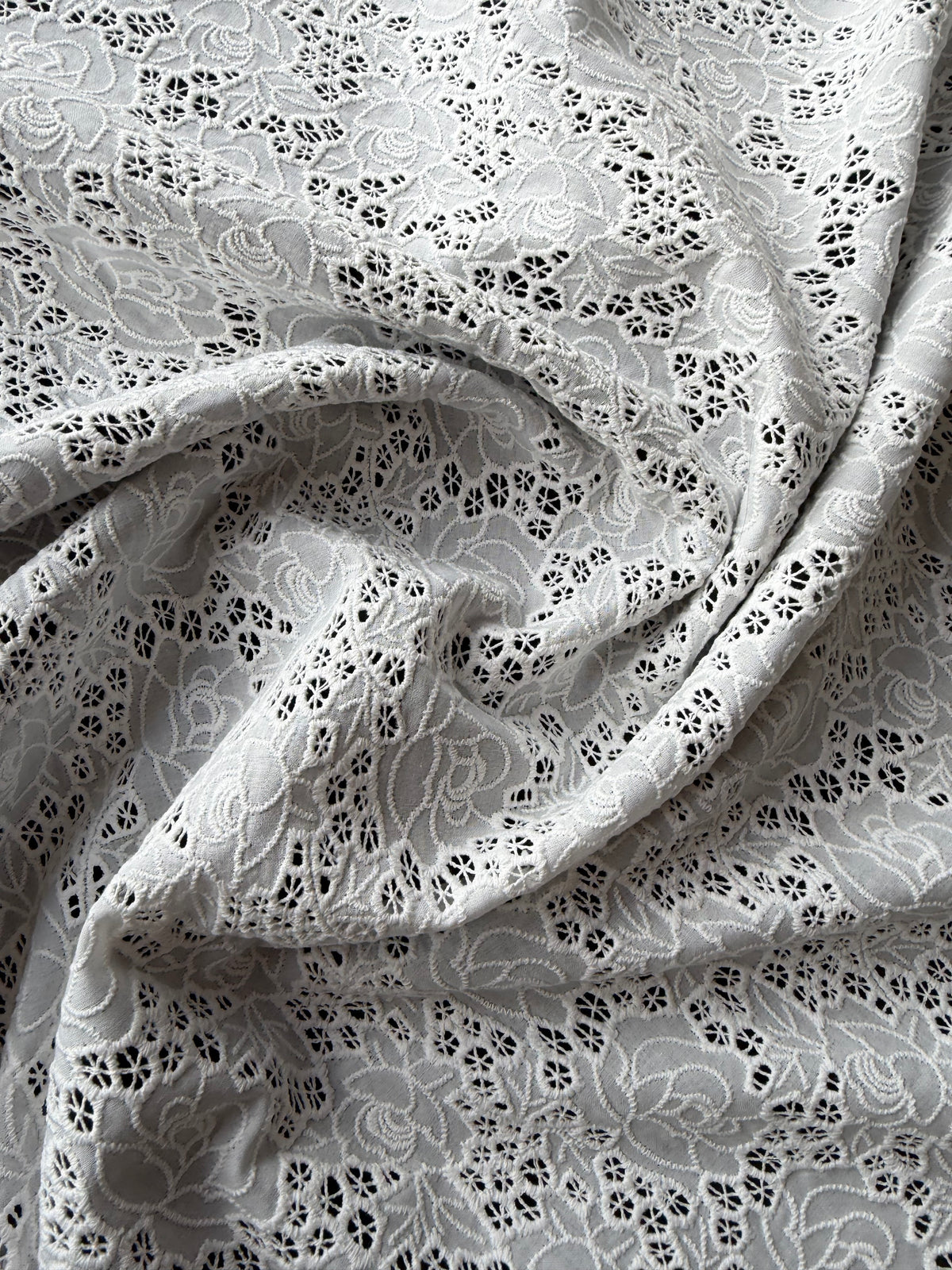 Coton brodé ivoire - EB6001