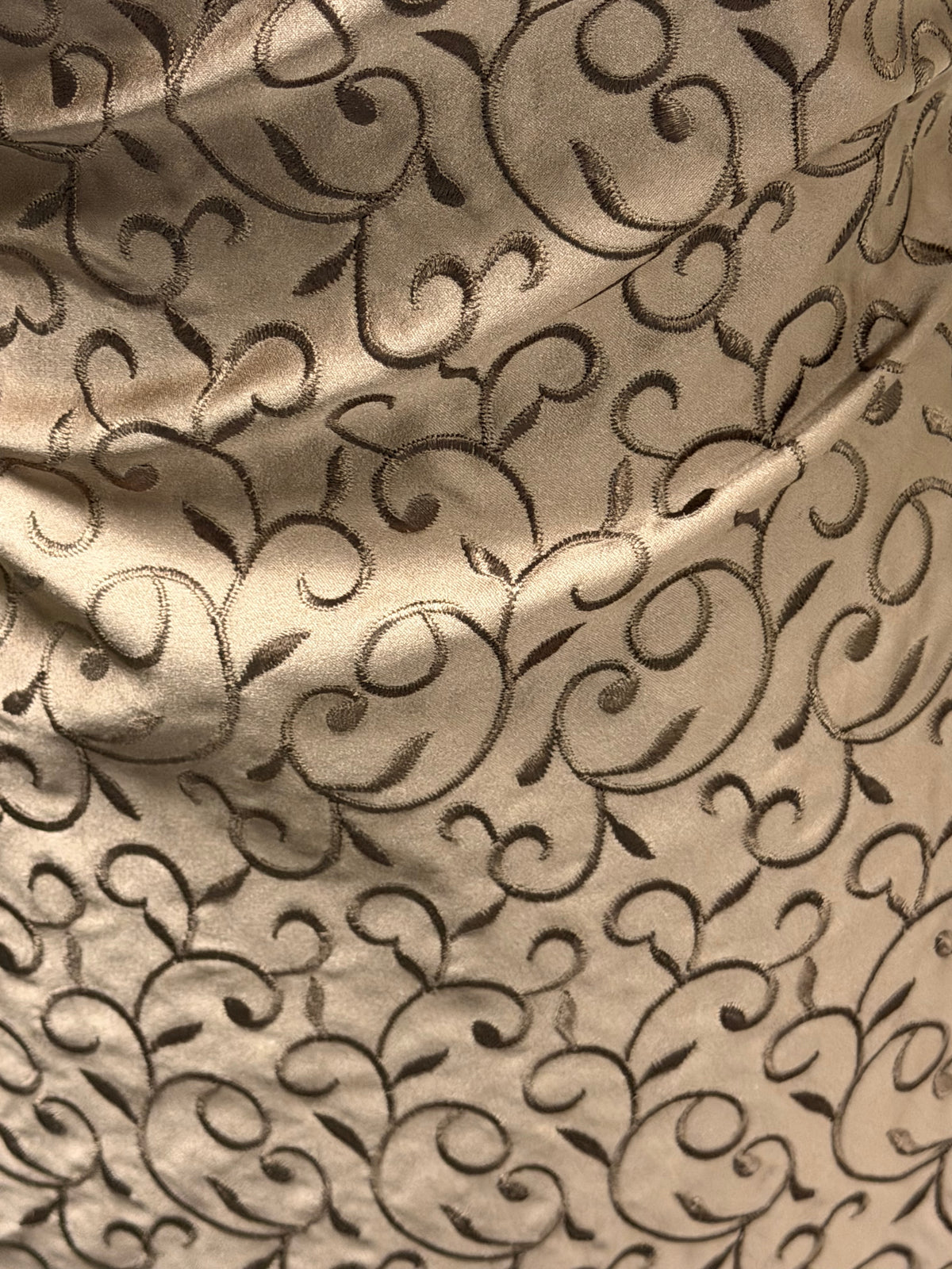 Satin Duchesse brodé Cacao Moyen - P476