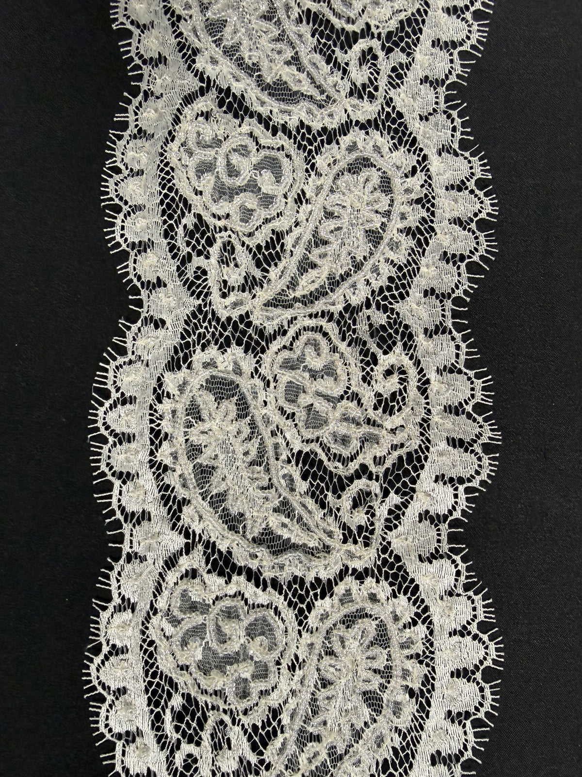 Bordure en perles et sequins ivoire - T921