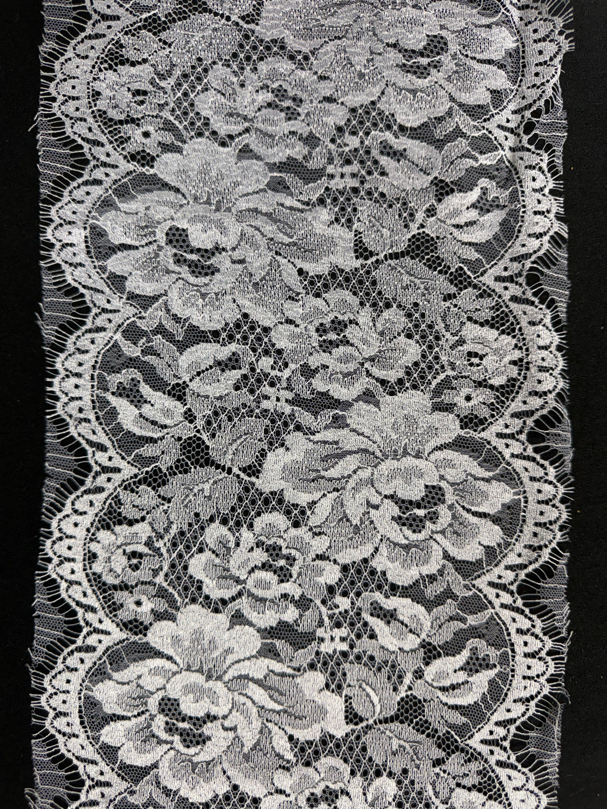 Bordure en dentelle française blanche - T878