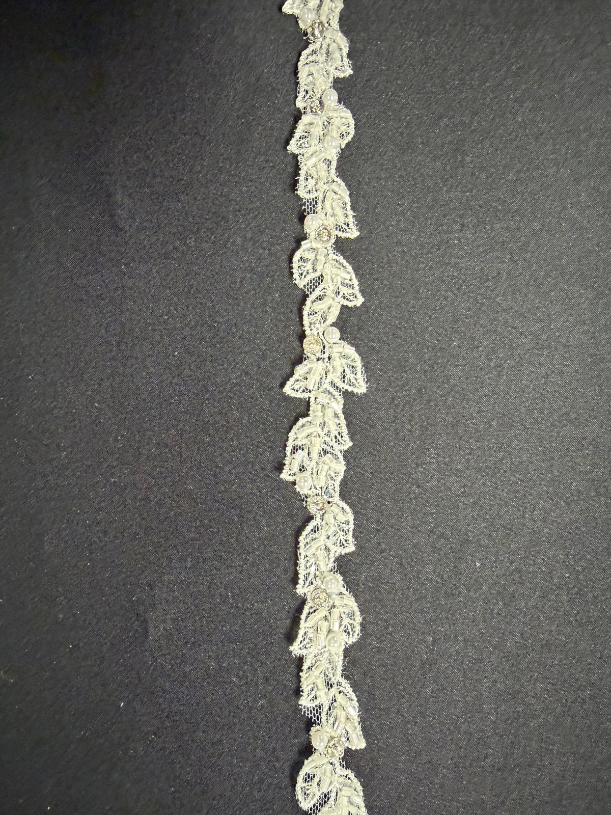 Galon en dentelle perlée ivoire - T835