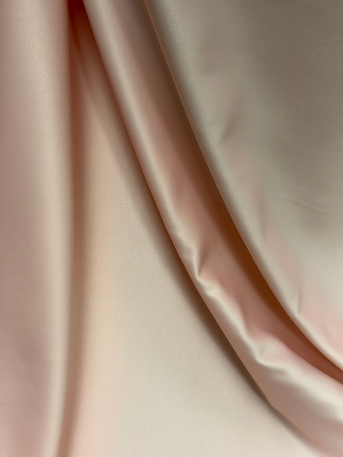 Polyester rose poudré, satin duchesse léger - P44