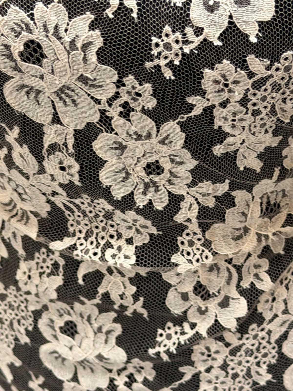 Dentelle de Chantilly Rose Antique - P305 (90cm)
