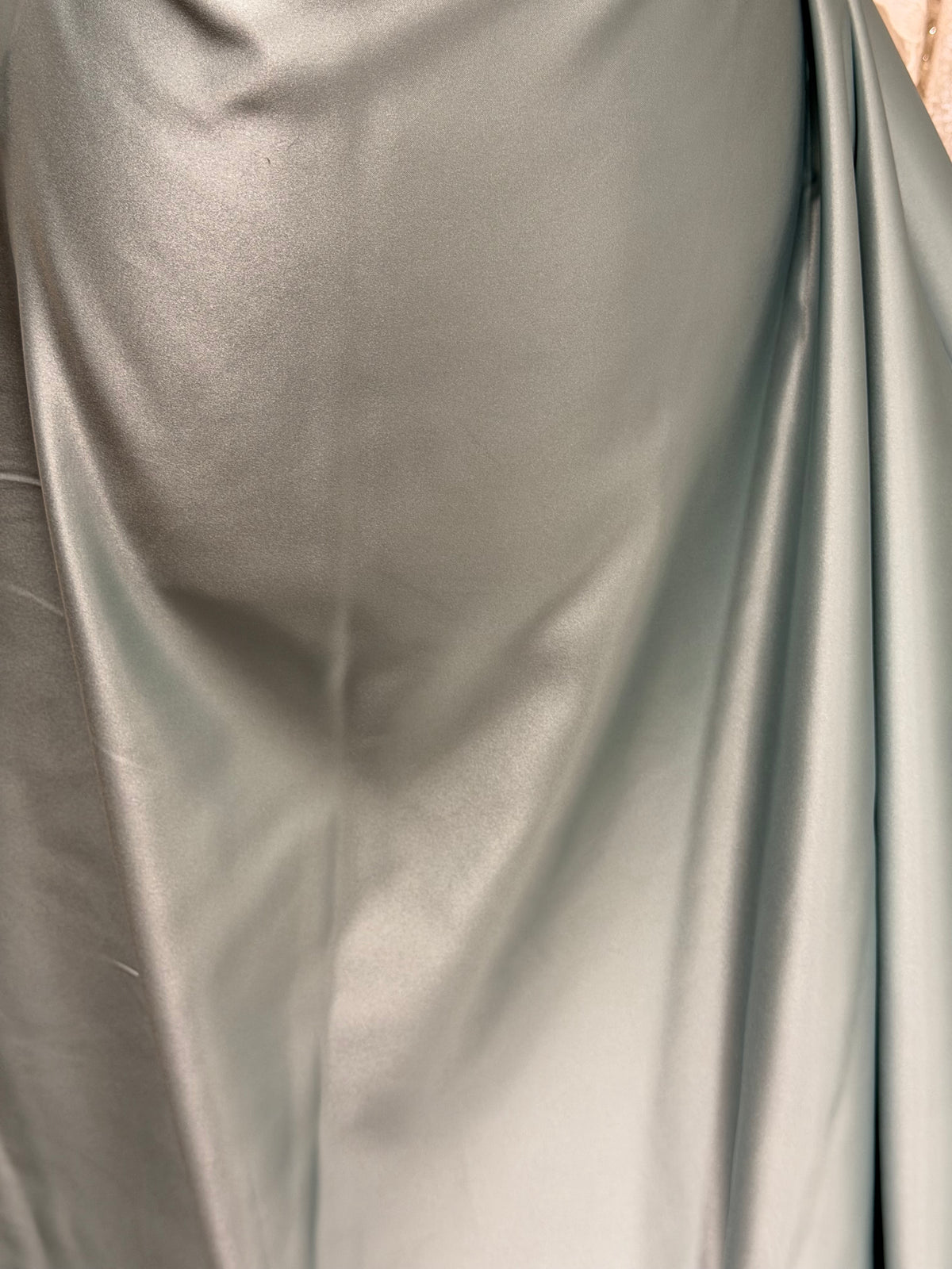 Satin duchesse en polyester vert brumeux - P42