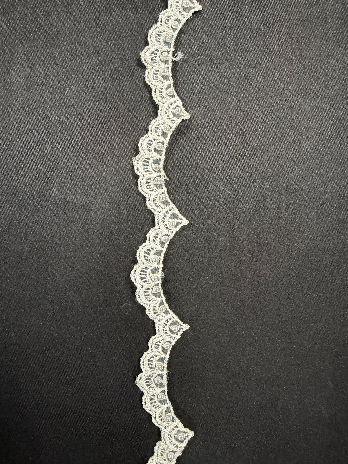 Bordure en dentelle perlée ivoire - T17