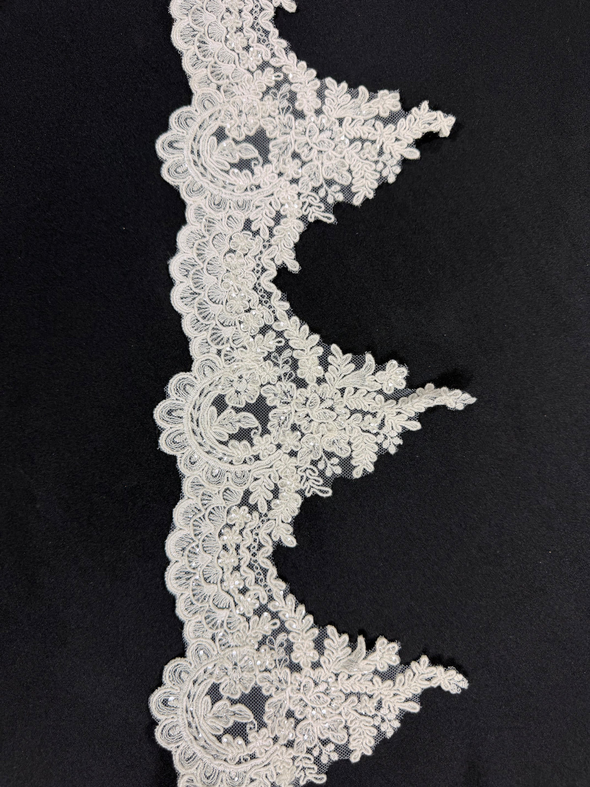 Bordure à paillettes ivoire clair - T837