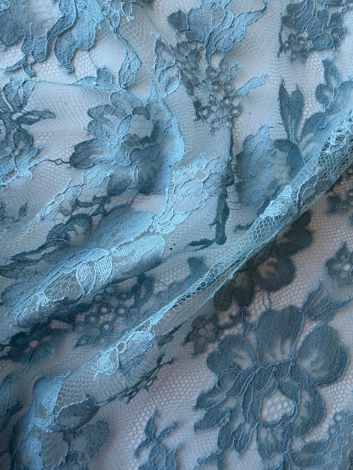Dentelle Chantilly Bleu Canard - P305 (90cm)