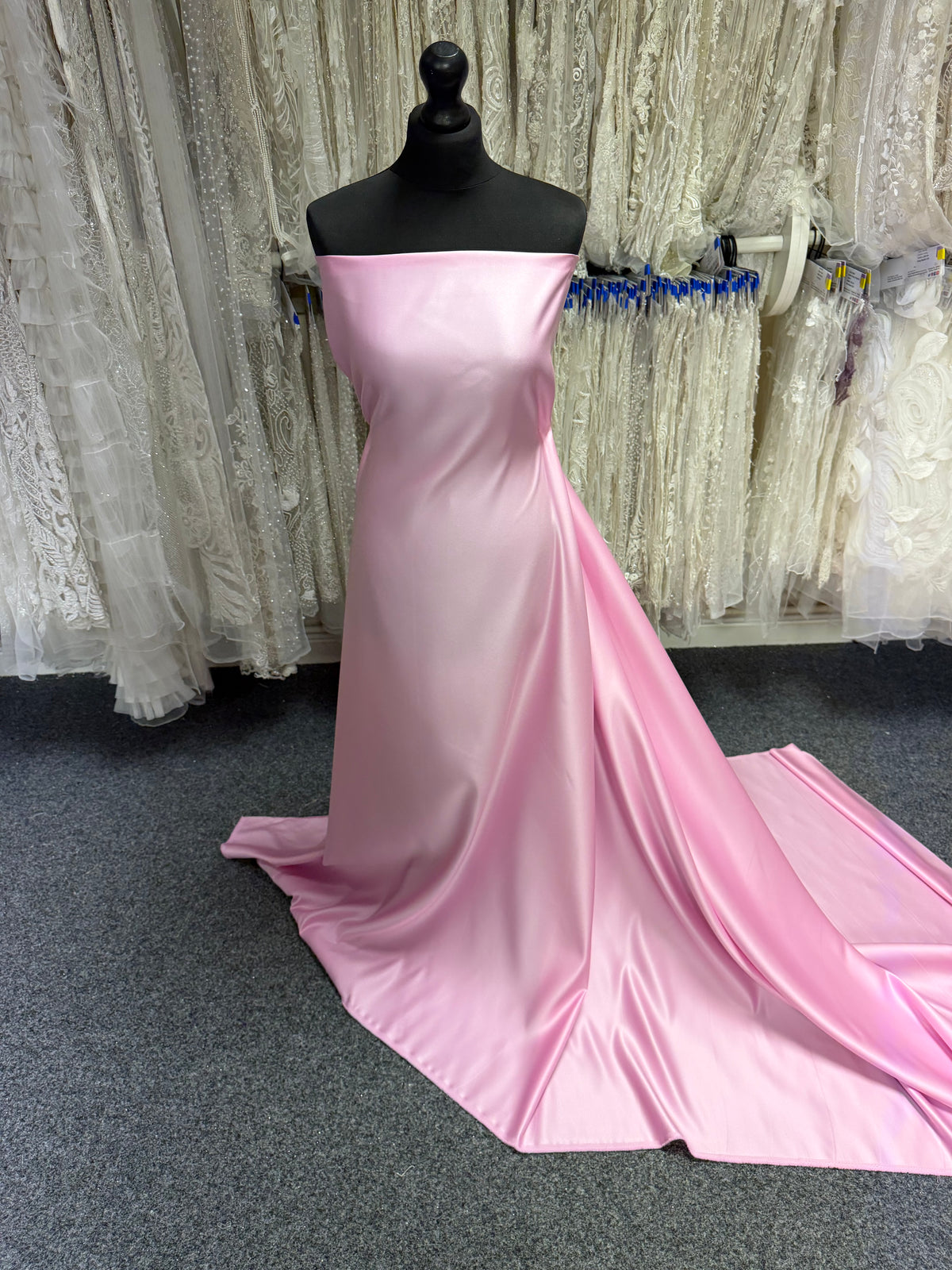 Satin de polyester rose - Moldavie