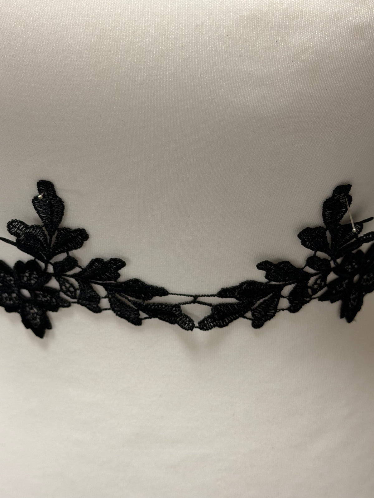 Garniture en dentelle guipure noire - T552