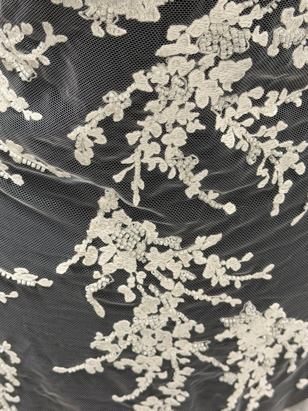 Tulle brodé de perles ivoire - EB1093