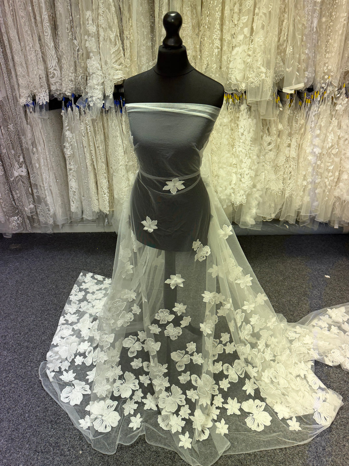 Dentelle brodée ivoire – EB5016