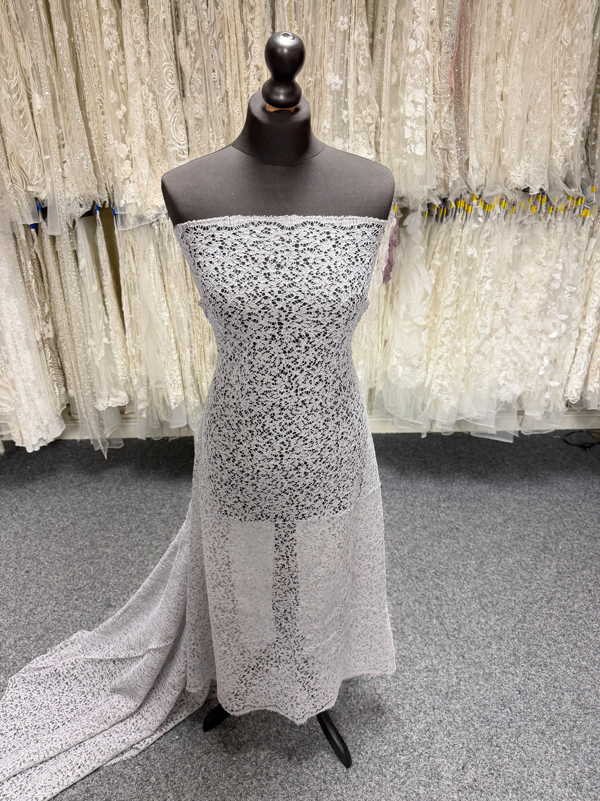 Dentelle française avec cordon argenté - LA4005