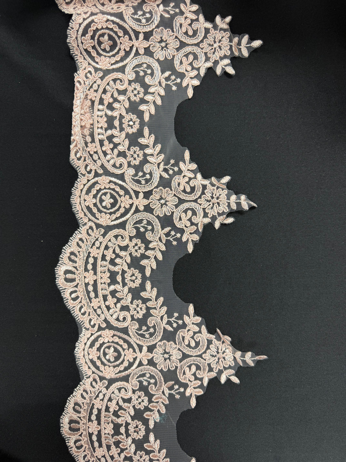 Dentelle Cordonnée Rose Ancienne - T623