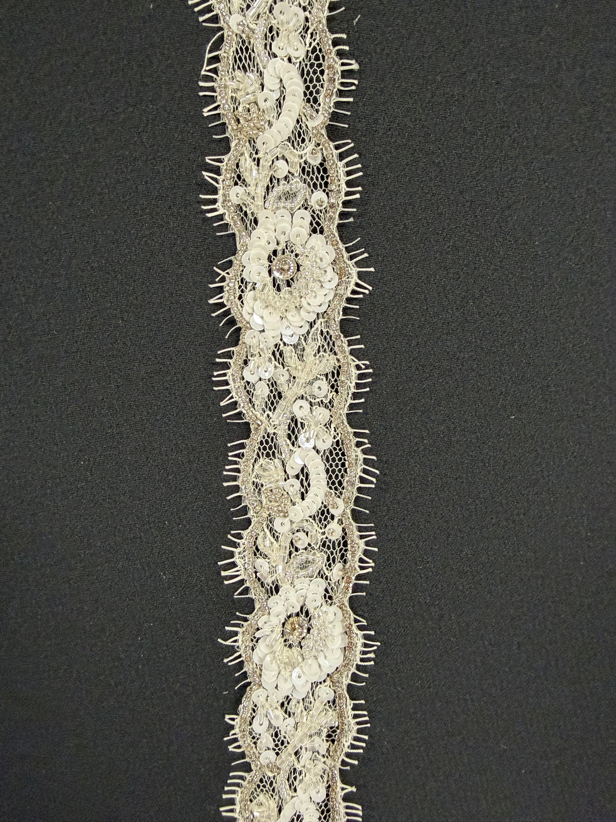 Garniture perlée et à sequins ivoire/argent - T514