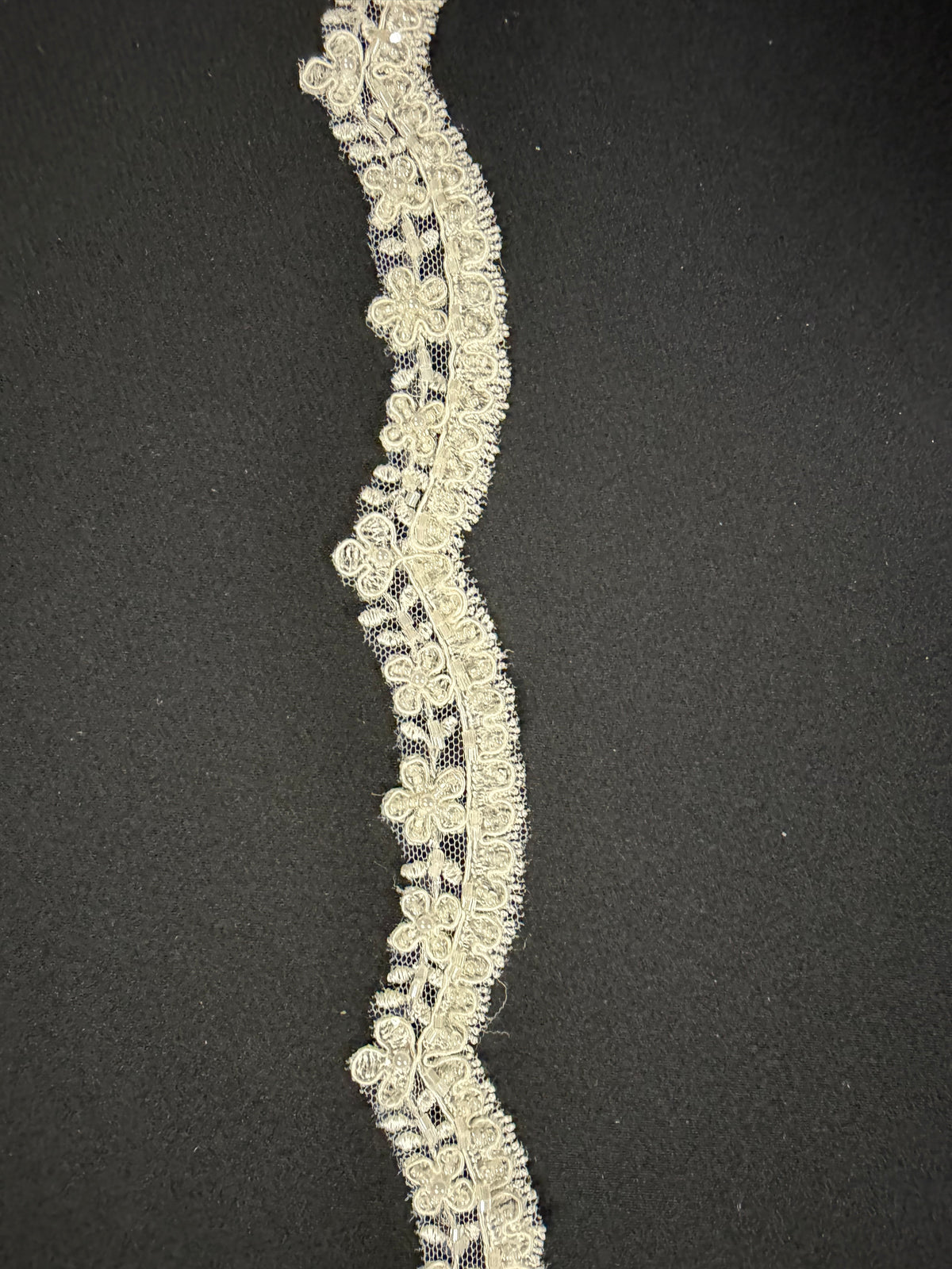 Ganse perlée et à paillettes ivoire - T664