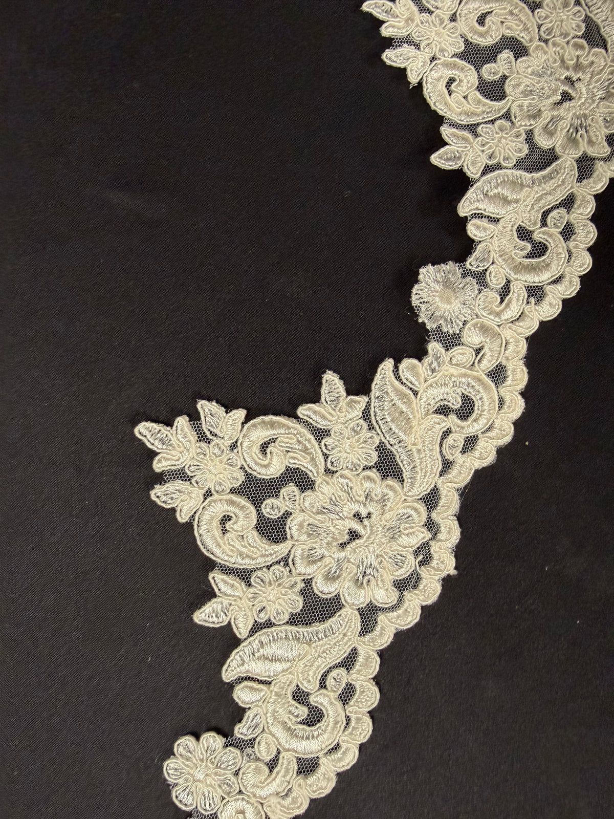 Garniture en dentelle festonnée ivoire - T803