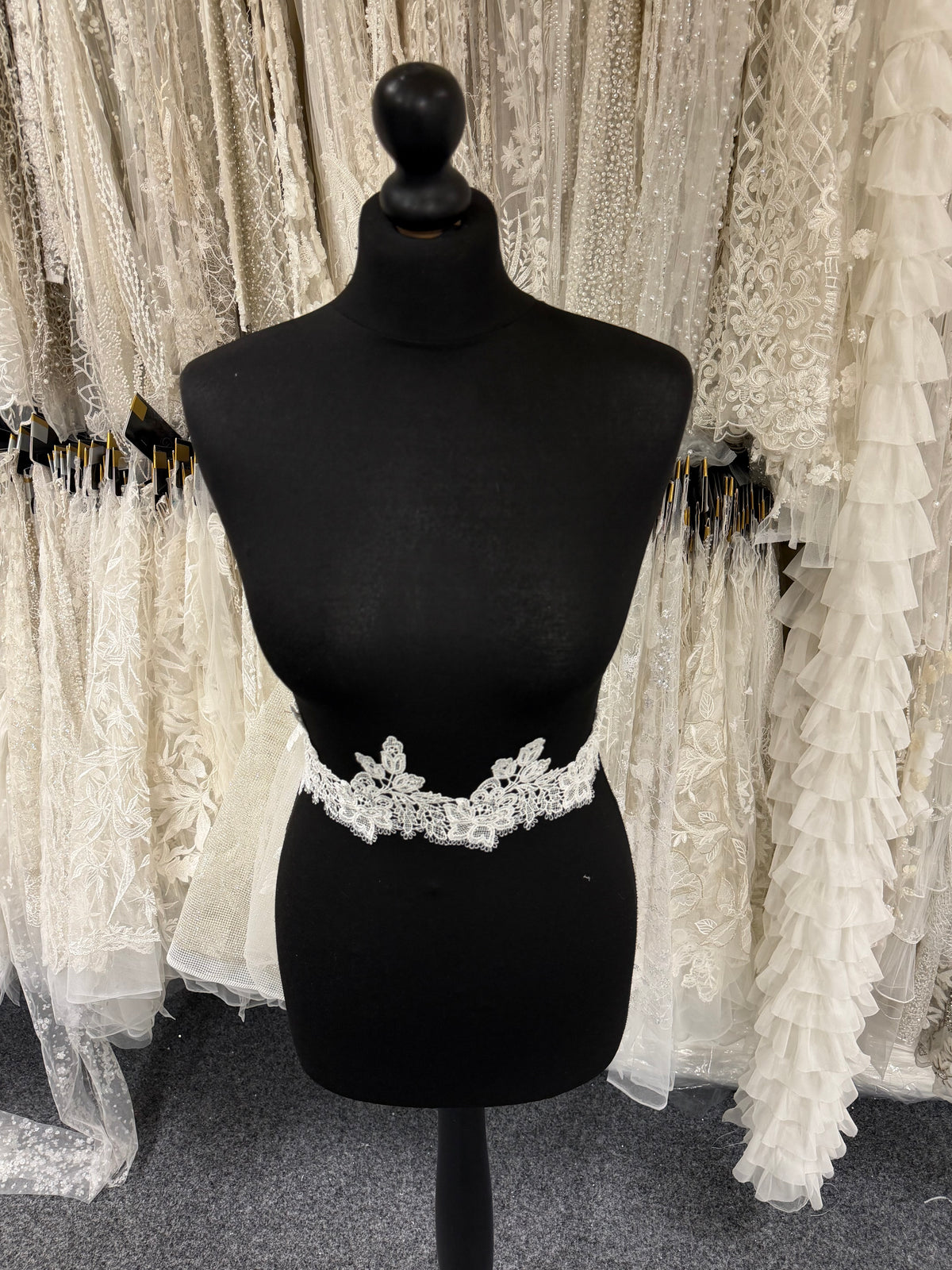 Passementerie dentelle guipure à sequins ivoire - T669