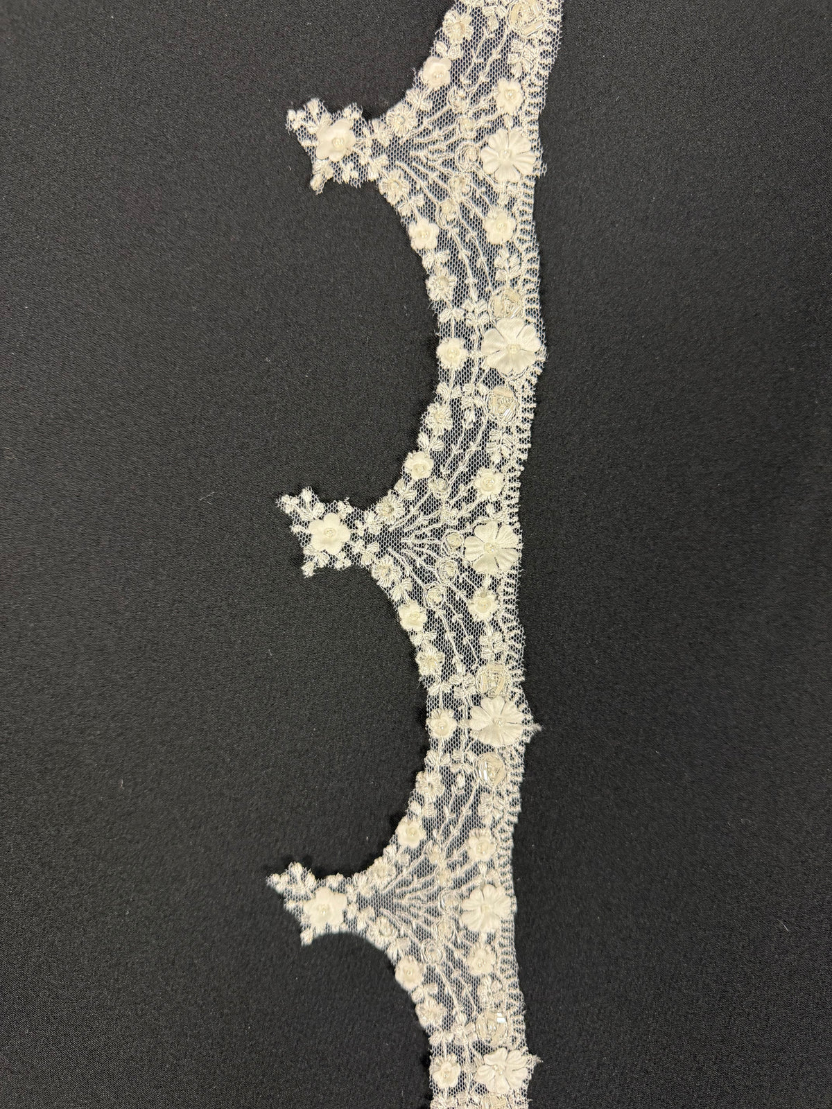 Bordure perlée ivoire - T579