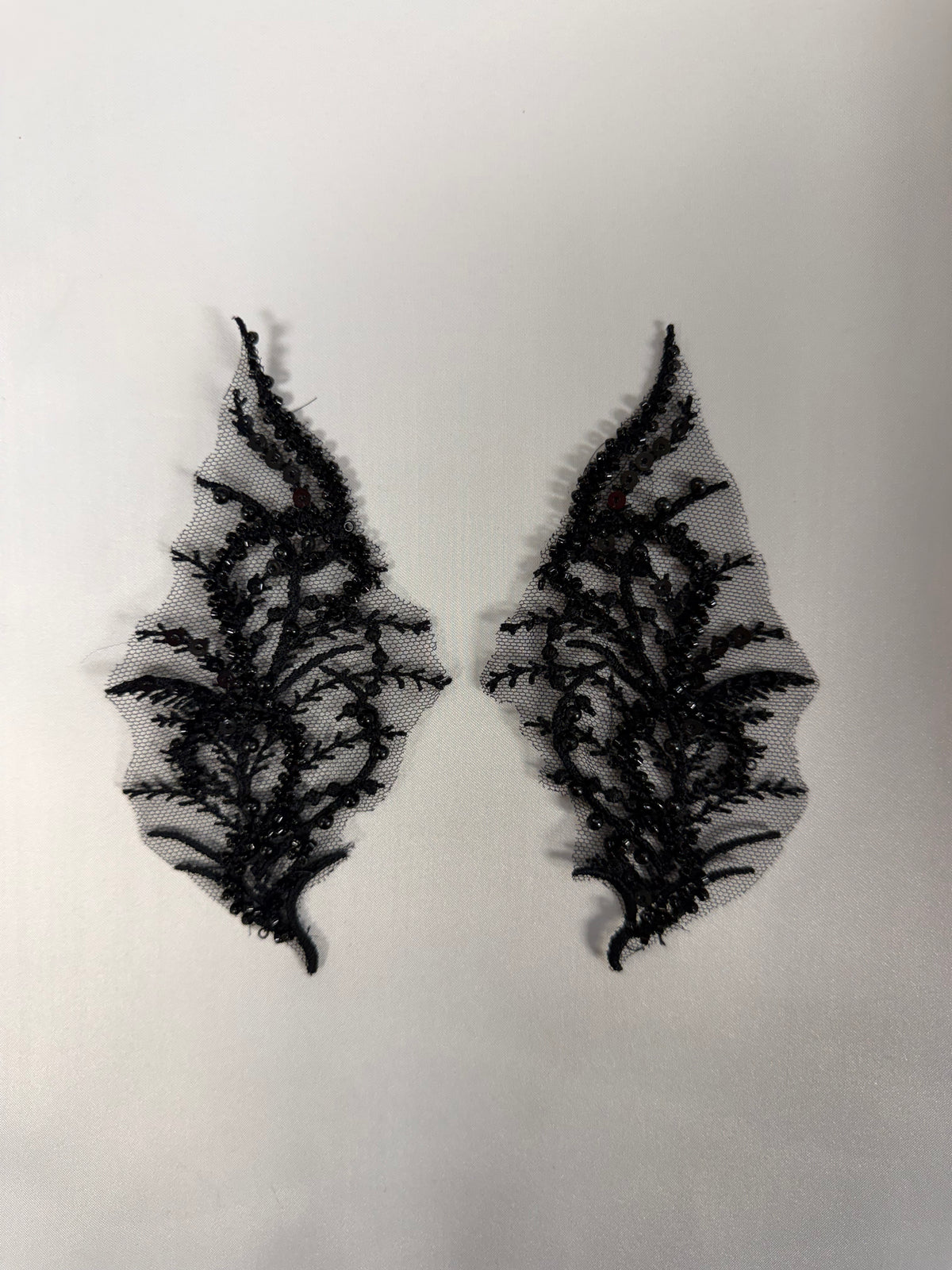 Applications en dentelle perlée noire - MT4012