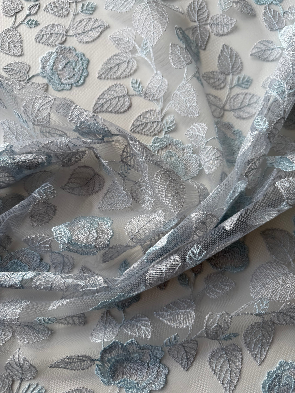 Dentelle brodée argent et bleu - EB5042