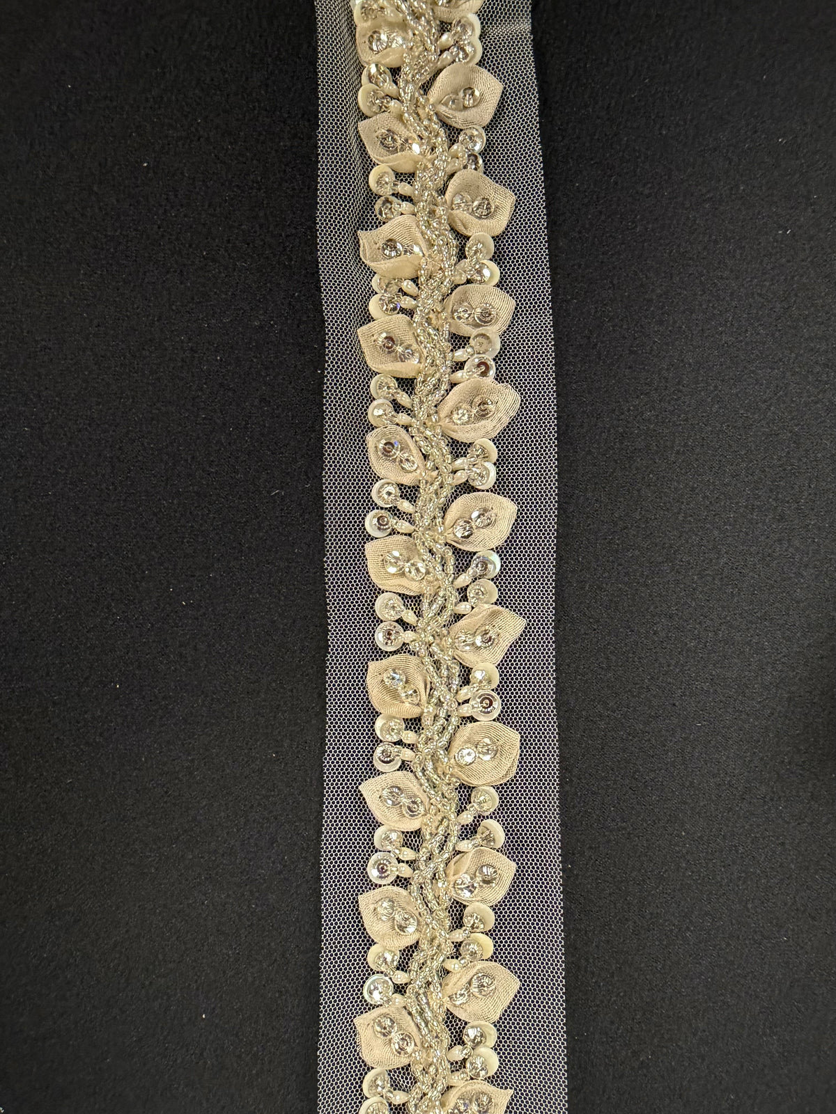 Bordure perlée en cristal 3D Ivoire/Argent - T518