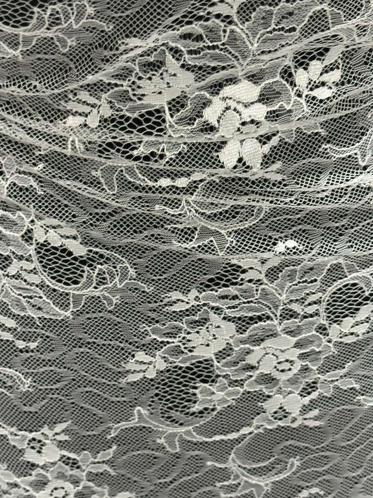 Dentelle Raschel ivoire - P368