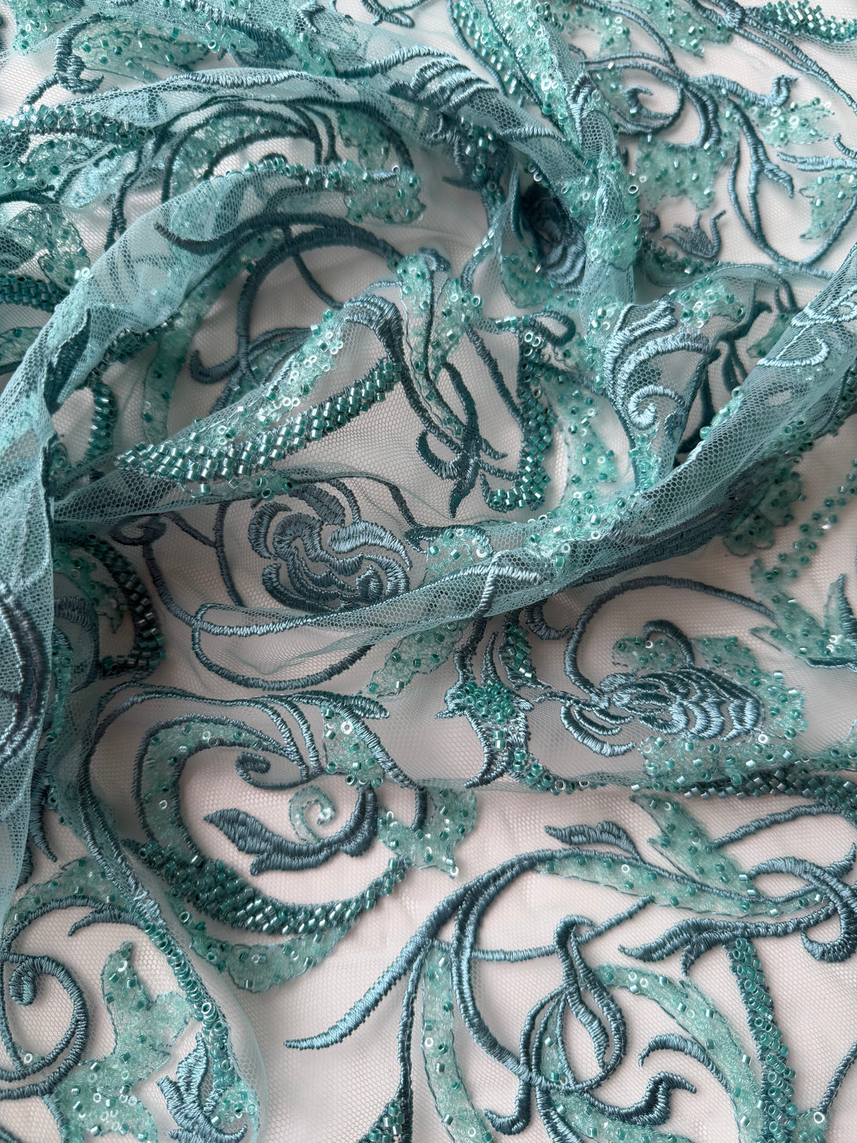 Tulle brodé perlé vert jade clair - EB1091