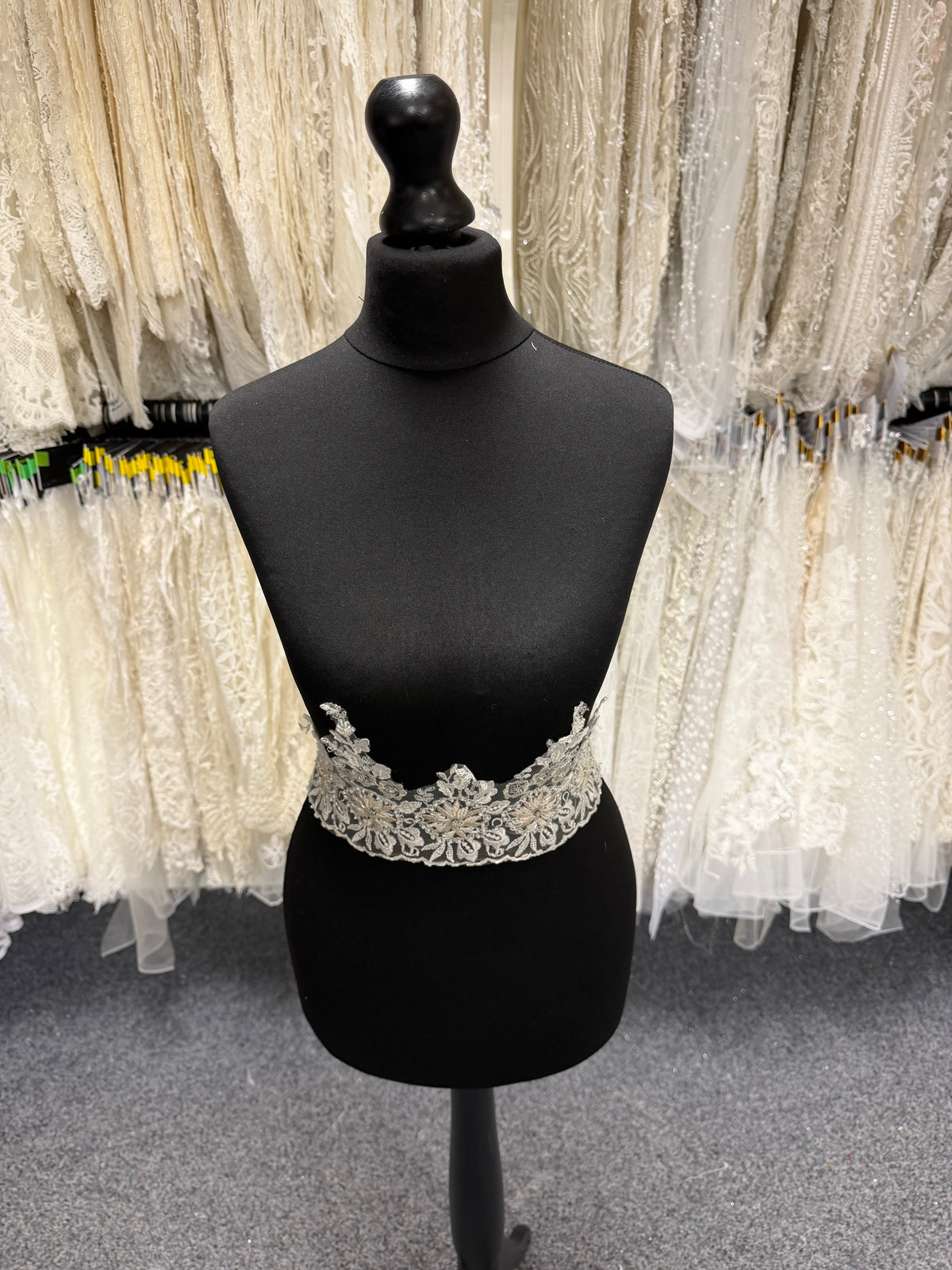Bordure à perles et sequins ivoire/champagne - T133