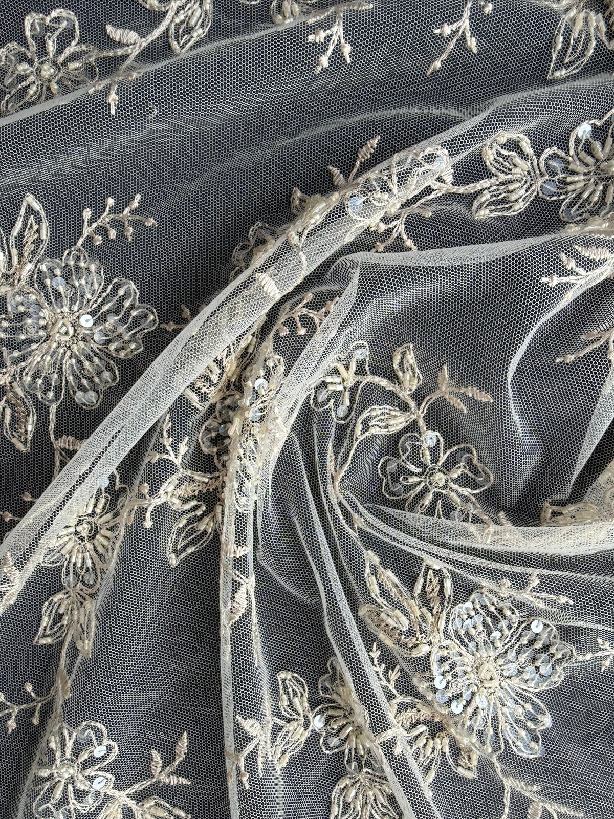 Dentelle perlée couleur champagne – P509