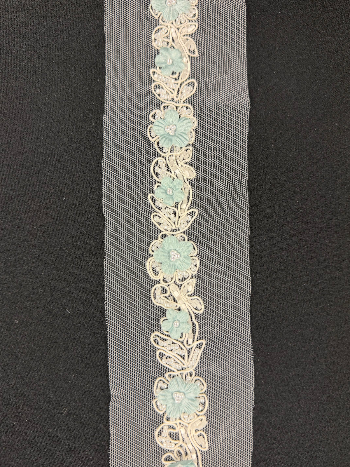 Bordure en perles vert brume - T51