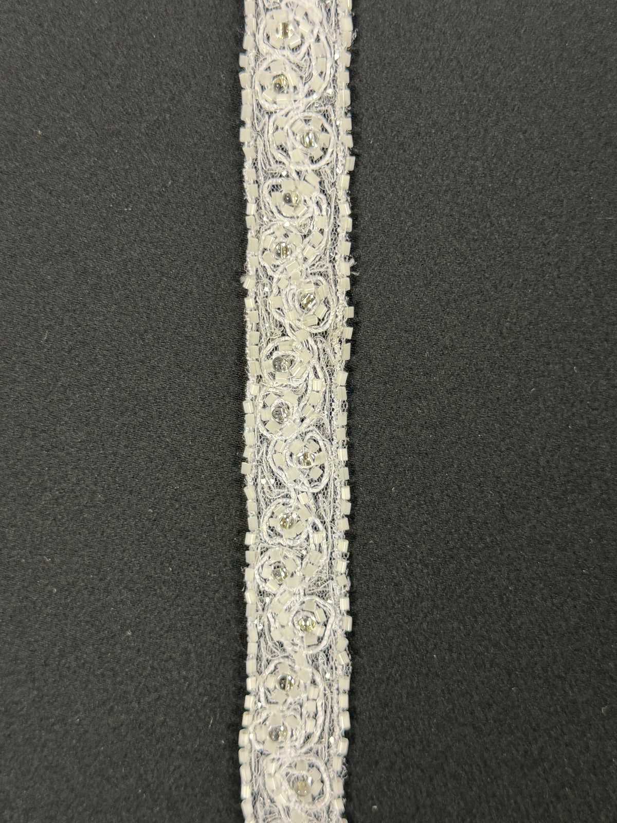 Garniture en dentelle perlée blanche - T80