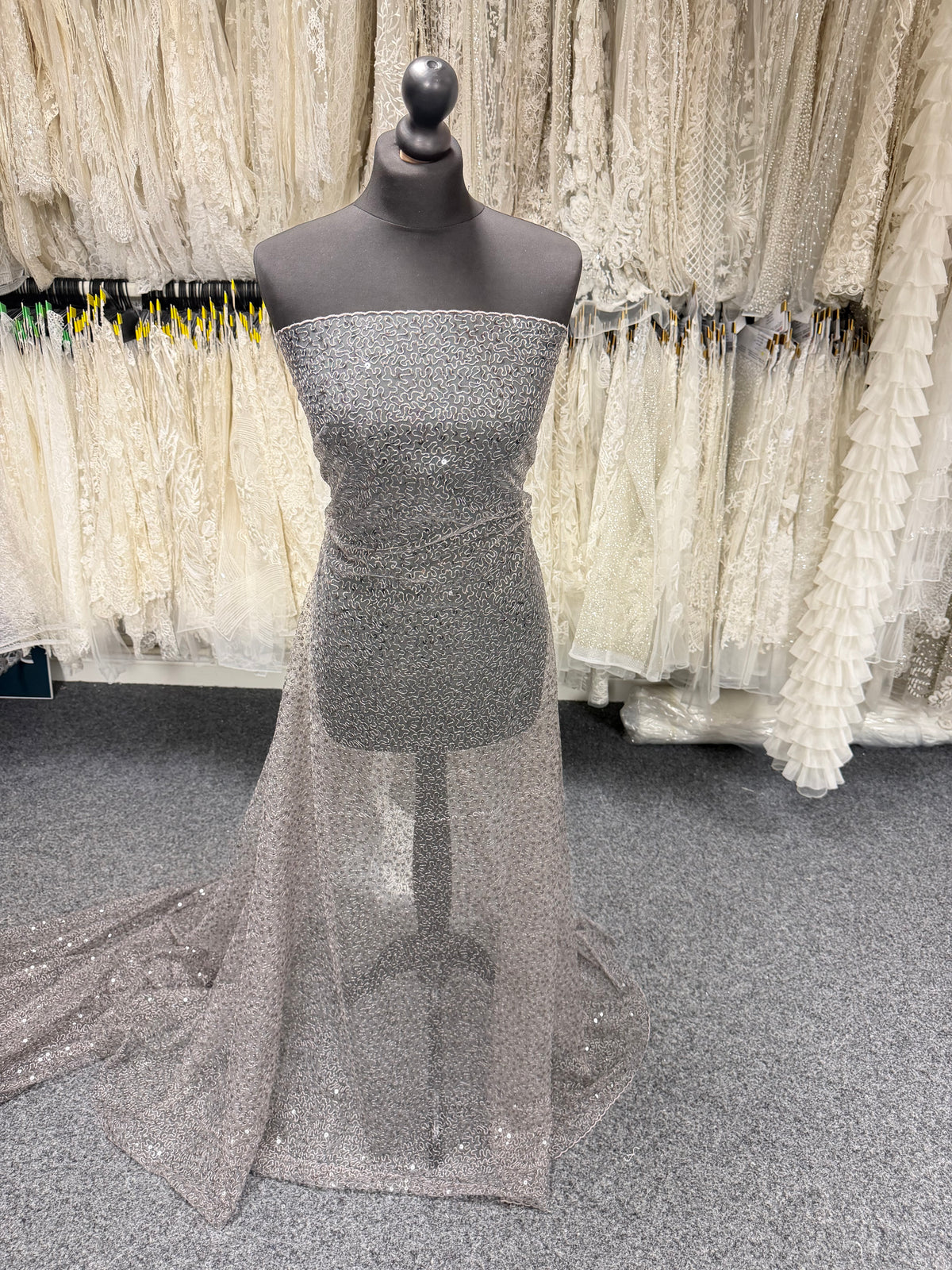 Tulle à sequins brodé taupe – EB3001