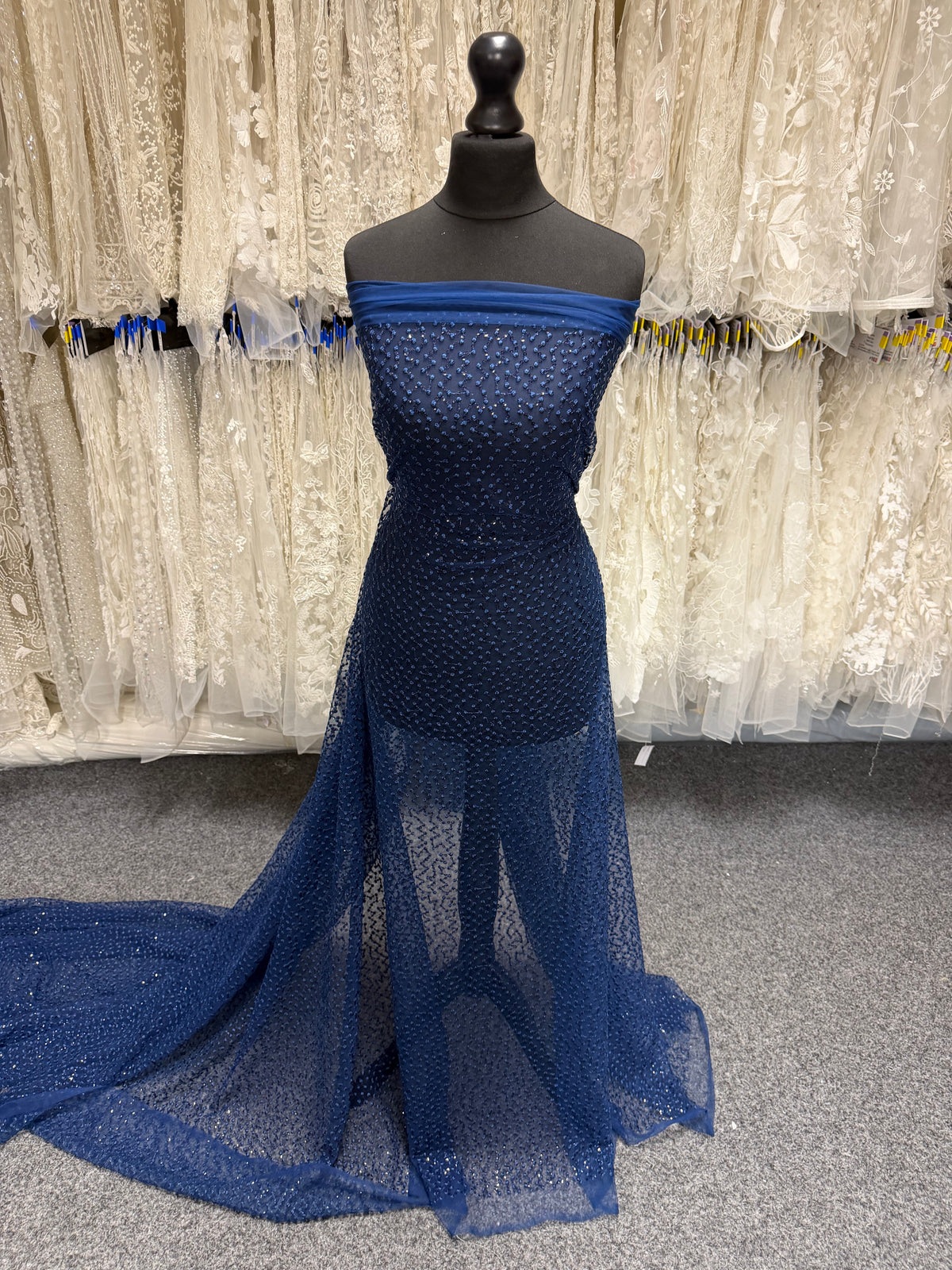 Dentelle brodée de sequins bleu marine - EB3029